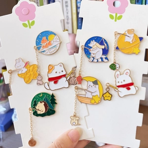 Lot de 9 broches mignonnes en émail d'animaux cartoon avec chats lapins et ours sur cartes