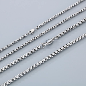 Schlanke Halskette aus Edelstahl in Silber mit Box-Ketten-Design und Karabinerverschluss