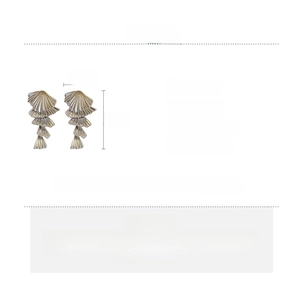 Detailed size and material specification chart for silver fan-shaped drop earrings