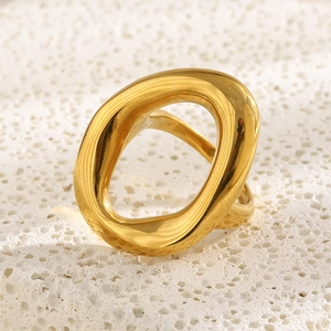 Bague Géométrique Creuse Acier Inoxydable Plaqué Or 18K Irrégulière Abstraite Moderne Minimaliste Pour Femmes