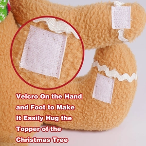 Vue détaillée du bonhomme en pain d'épices en peluche avec bandes velcro aux mains