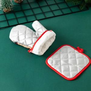 Christmas oven mitt and pot holder set in silver quilted fabric with red piping