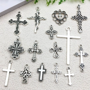 Set di 15 ciondoli a croce e cuore in lega d'argento antico per gioielli DIY