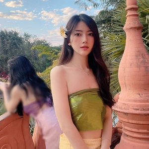 Tube top in metallic green fabric with ribbed texture for tropical vacation photography
