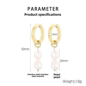 Vue détaillée des boucles d'oreilles perles avec dimensions 52mm de haut et poids 16g