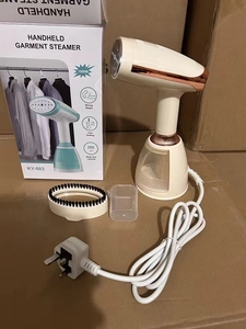 Handstomer 1500W met opzetborstel en maatbeker in de kleur beige met roségoud