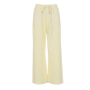 Détail du pantalon large jaune clair avec taille élastique à cordon et tissu confortable