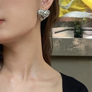 S925 silver needle heart-shaped earrings with textured liquid metal ripple design