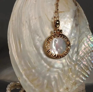 Retro Round Sun Pendant Necklace Copper 18K Gold Plated With Mother Of Artificial Pearl Shell Geometric Vintage Style For Women