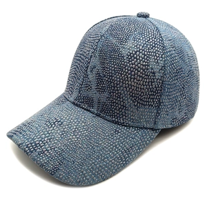 Casquette de baseball en jean bleu avec strass argentés brillants pour un look chic