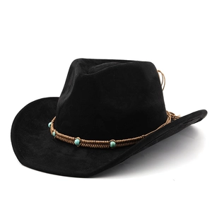 Détail d'un chapeau de cowboy noir en daim avec ruban tressé et perles turquoise