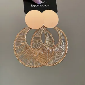 Fashionable golden woven round drop earrings with geometric hollow design for women