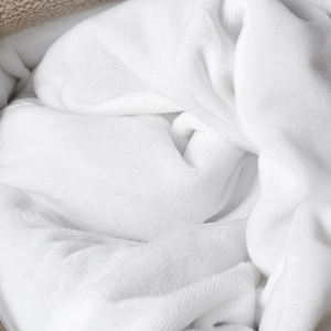 Bonnet en tricot d'hiver pour femmes avec doublure en polaire blanche et texture thermique