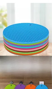 Detail of round honeycomb silicone table mats with heat-resistant texture and hanging hole