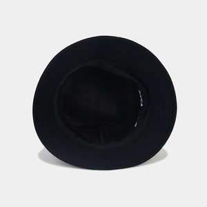 Vue de dessus d'un chapeau bob noir classique pour la protection solaire et le plein air