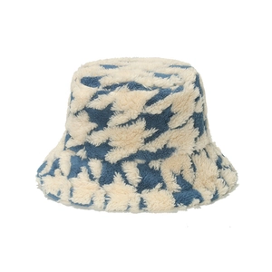 Plush houndstooth bucket hat in blue and beige faux fur for autumn and winter fashion