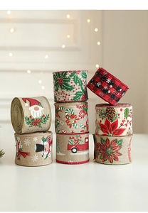 Empilement de rubans de Noël en toile de jute avec motifs de flocons et camions festifs