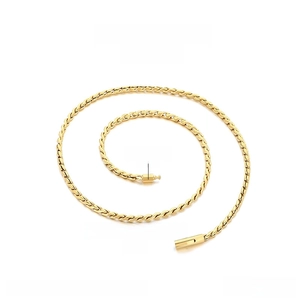 Detail of 4mm gold-plated stainless steel twisted dragon link chain necklace for men