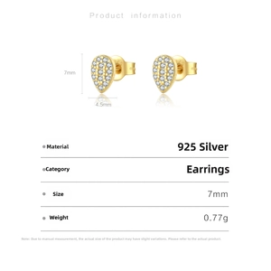Macro detail of S925 silver leaf earrings with dimensions 7mm by 4.5mm and weight 0.77g