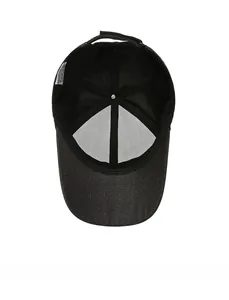Vue détaillée de la structure interne et du tissu texturé de la casquette de baseball noire