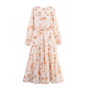 Abito lungo boho a fiori con maniche lunghe e gonna a balze in color crema