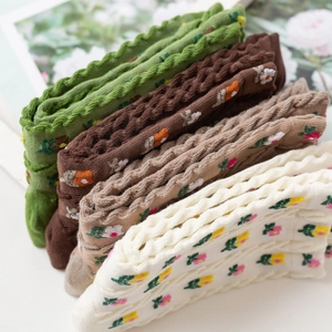 4-pack women's cotton socks with floral pattern and ruffled edges in autumn colors