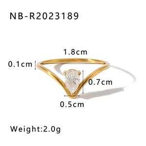 Detail view of gold V-shaped ring with pear-cut zircon and precise size measurements