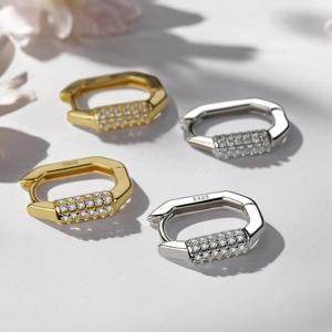 Boucles d'oreilles créoles hexagonales en argent S925 avec pierres de zircone fines