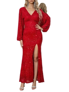 Abito da sera elegante in paillettes rosse con maniche a sbuffo, scollo a V e spacco alto