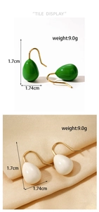 Macro detail of teardrop heart earrings in 18K gold plated steel with dimensions