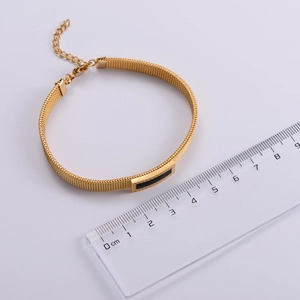 Measurement of golden mesh steel bracelet showing width and adjustable band size