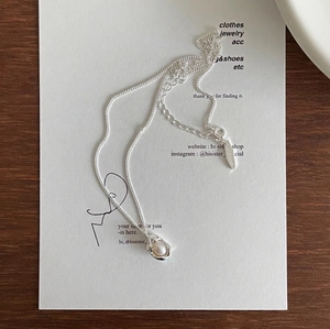 Minimalist S925 sterling silver pea necklace with white freshwater pearl pendant
