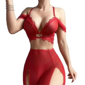 Sexy rotes Dessous-Set mit transparentem Netzrock und Camisole mit Wimpernspitze