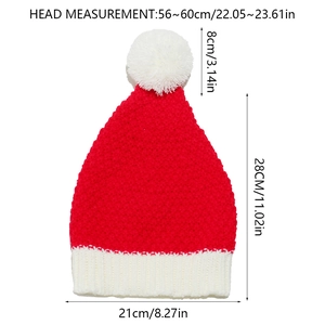 Dettaglio del cappello di Natale in maglia rosso e bianco con dimensioni 56-60cm testa