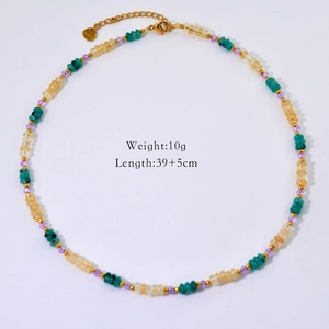 Détail du collier de perles montrant la longueur 39+5cm et le poids 10g sur fond blanc