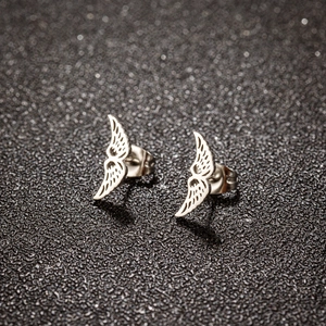 Modische Edelstahl Engel Flügel Ohrstecker mit hohlem Federdesign für Damen im Trend