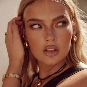 Créoles En Acier Inoxydable Hautement Polies En Forme De C Boucles D'oreilles Dôme Bijoux Modernes Pour Femmes