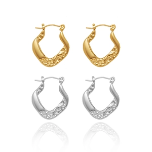 Retro Horseshoe Hoop Earrings Titanium Steel Gold Plated Irregular U-Shape Hammered Texture Minimalist Ear Buckles Women