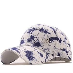 Fashionable white and blue tie-dye baseball cap with metal M letter buckle and curved brim