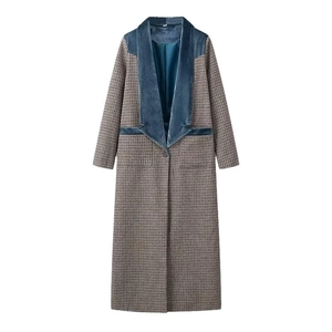 Cappotto classico di lana a quadri con collo a scialle in velluto blu in vista piatta