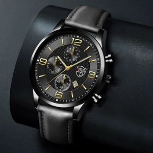 Détail de montre DEYROS pour homme avec date et texture de bracelet en cuir gris