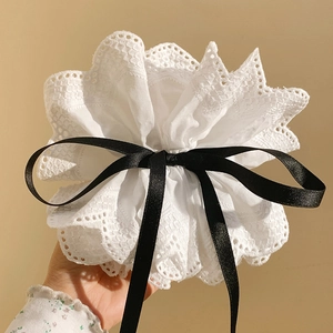 Pince à cheveux fleur en dentelle blanche avec nœud en satin noir accessoire pour femmes