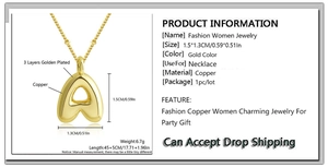 Vue détaillée du pendentif lettre A dorée montrant les dimensions de 1,5cm sur 1,3cm