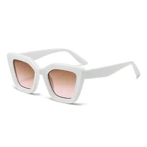 Retro Oversized quadratische Sonnenbrille mit weißem Rahmen und braun-rosa Gläsern