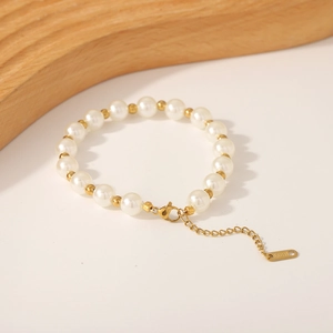 Baroque 18k gold plated stainless steel bracelet with white pearls and golden beads