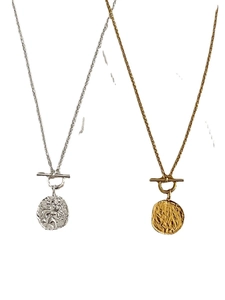 Minimalist 925 silver coin necklaces in gold and silver finish with toggle clasp design