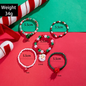 Detailed size chart for Christmas themed charms bracelets with red and green beads