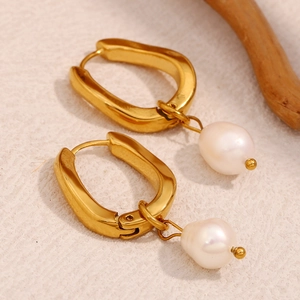 U-shaped stainless steel 18K gold earrings with irregular baroque style white pearls