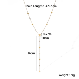 Detail view of 18K gold plated heart necklace with dimensions 42+5cm and 9g weight