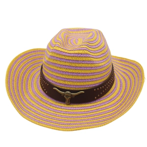Chapeau de paille de style western à rayures bicolores et logo tête de taureau